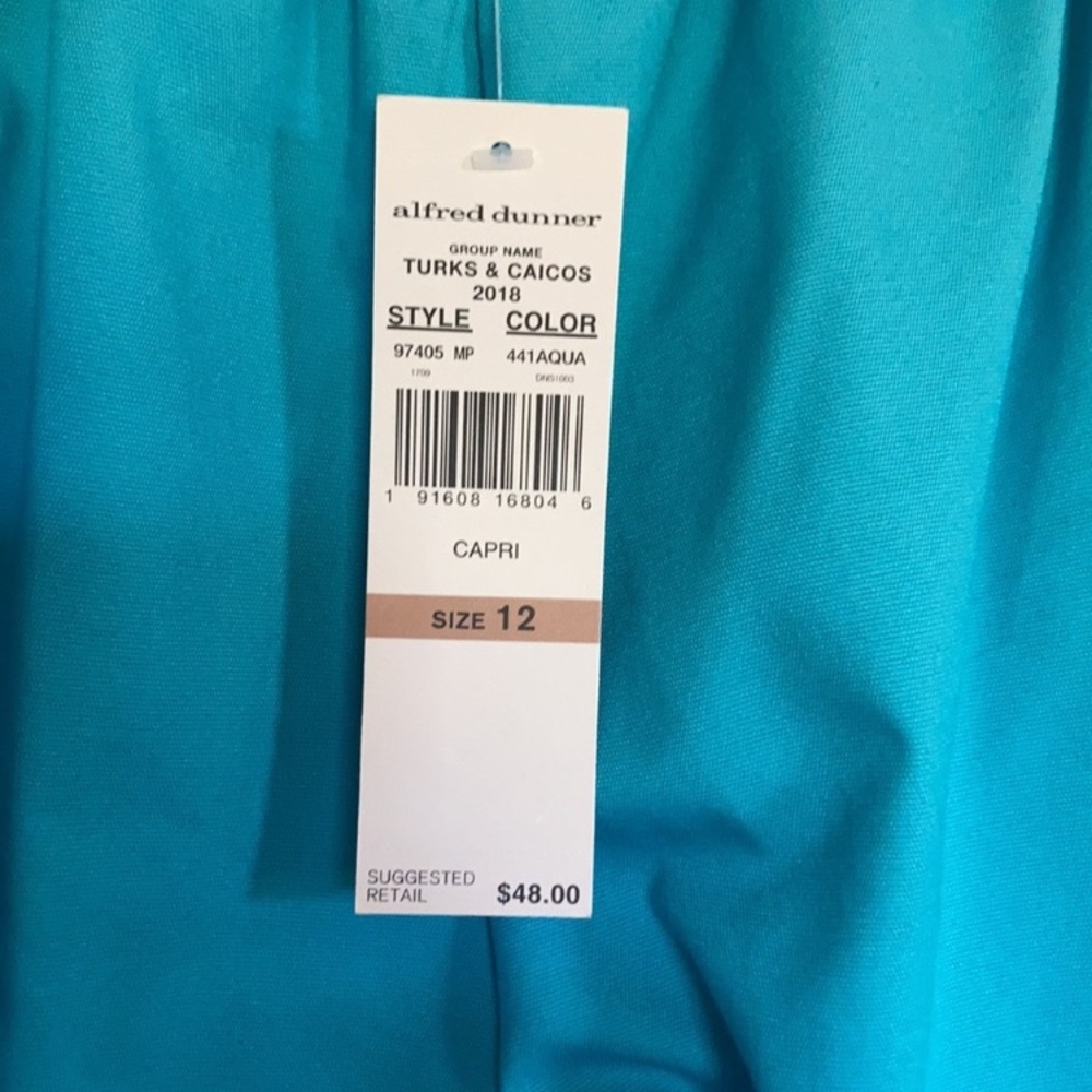 Alfred Dunner Aqua comfort waist pull on Capri detail at hemline 12 - Picture 16 of 17